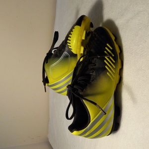 Adidas Predator Kids Cleats. Size 1. Yellow and Black